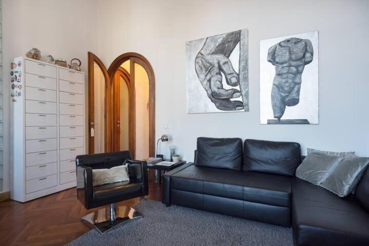 Vesuvius Suite - Elegante Appartamento In Centro Naples Exterior photo