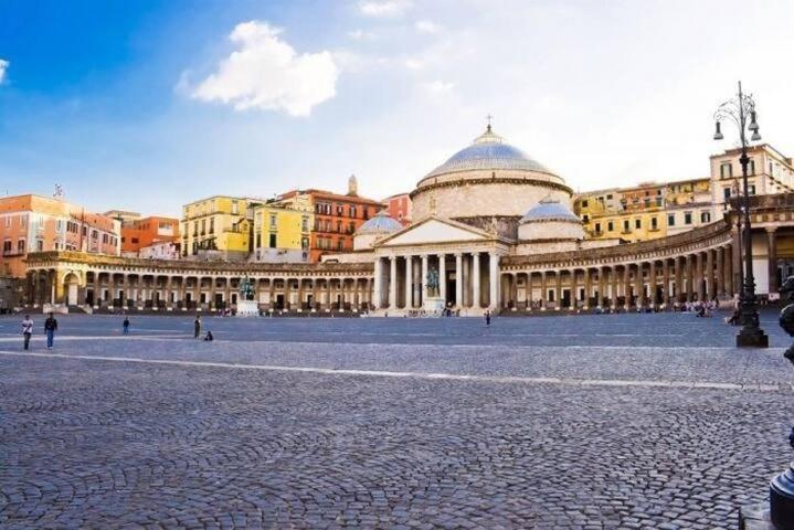 Vesuvius Suite - Elegante Appartamento In Centro Naples Exterior photo