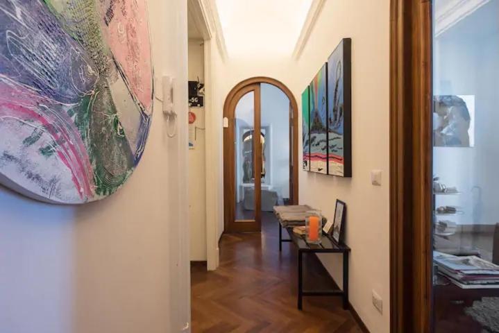 Vesuvius Suite - Elegante Appartamento In Centro Naples Exterior photo