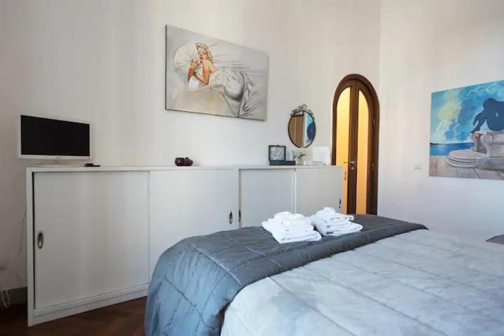 Vesuvius Suite - Elegante Appartamento In Centro Naples Exterior photo
