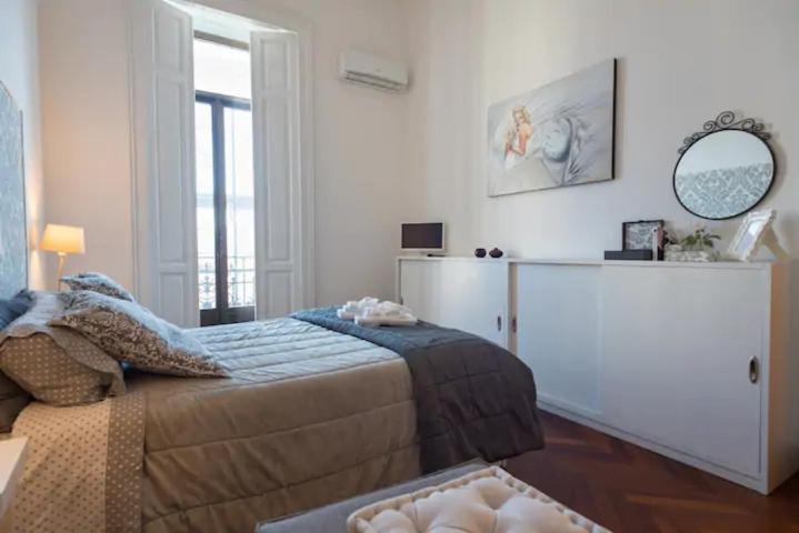 Vesuvius Suite - Elegante Appartamento In Centro Naples Exterior photo