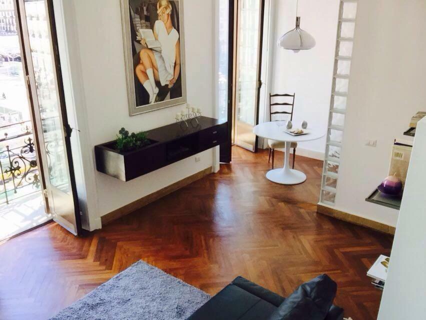 Vesuvius Suite - Elegante Appartamento In Centro Naples Exterior photo